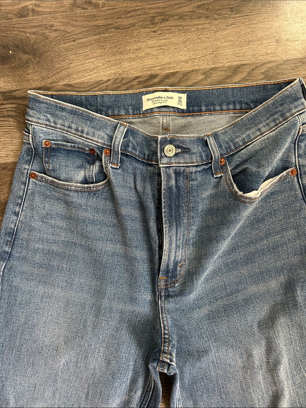 Abercrombie & Fitch Medium Blue Washed Ankle Straight Ultra High Rise Jeans